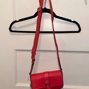 pink brand new michael kors baf! never used.